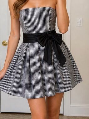 bebe Black and White Strapless Dress. NWT